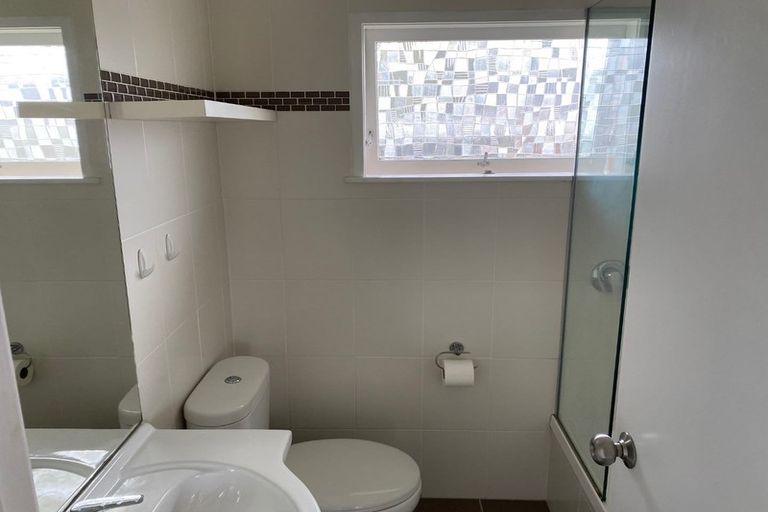 Photo of property in 28d Sunnynook Road, Sunnynook, Auckland, 0620