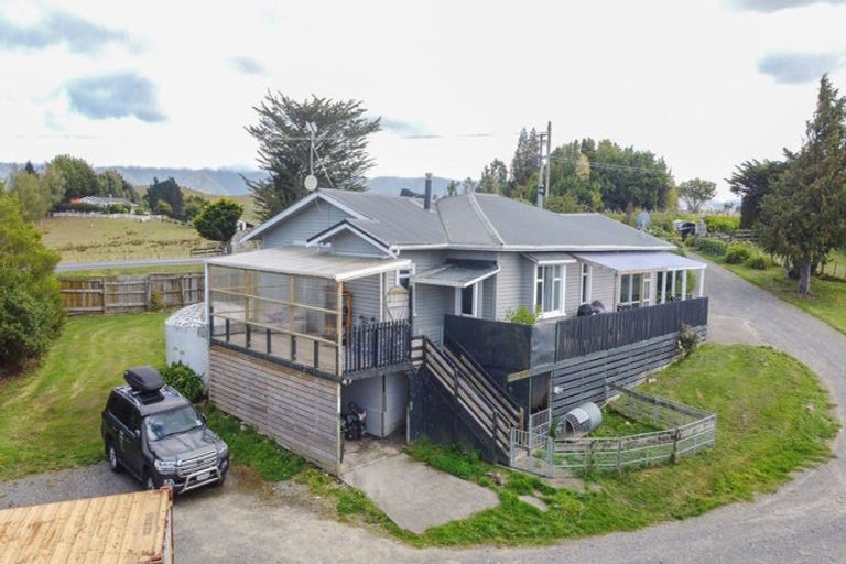 Photo of property in 133 Adelaide Road, Dannevirke, 4930