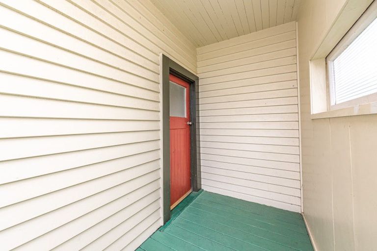 Photo of property in 184 Cornfoot Street, Castlecliff, Whanganui, 4501