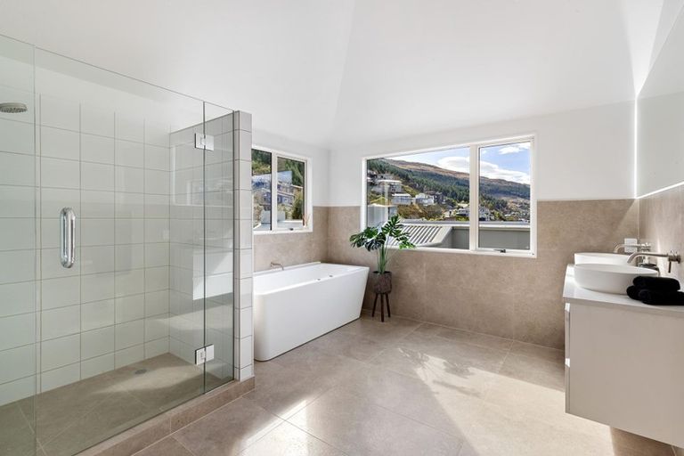 Photo of property in 70 Hensman Road, Queenstown, 9300