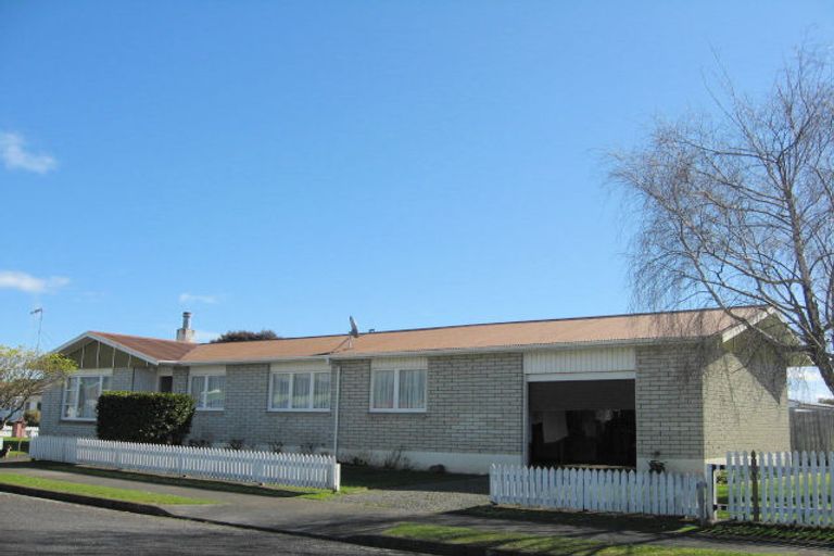 Photo of property in 16 Arran Street, Levin, 5510