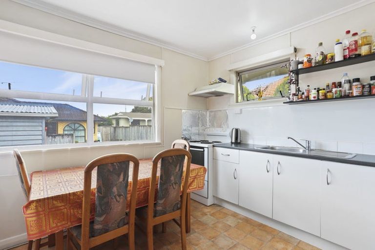 Photo of property in 31 Archibald Road, Kelston, Auckland, 0602