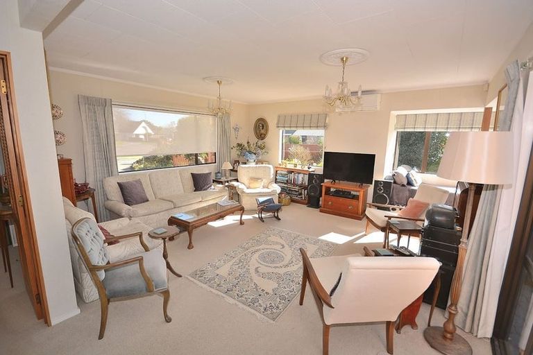Photo of property in 1 Oak Bay, Waikanae, 5036