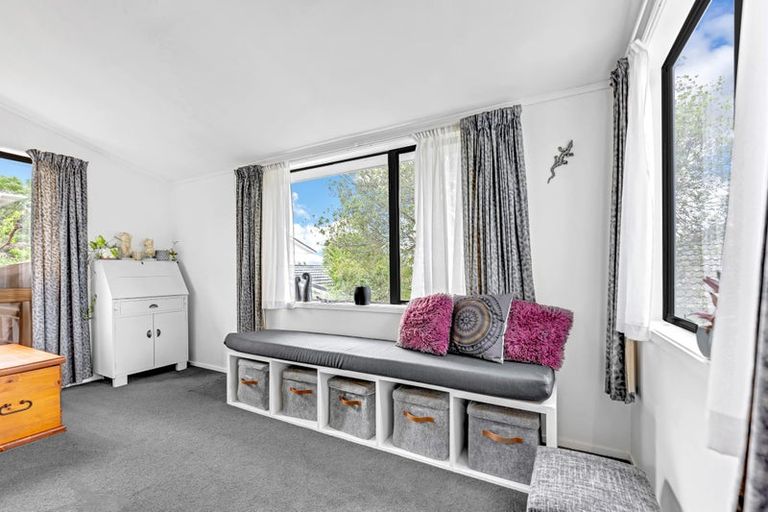 Photo of property in 3 Denarius Lane, Glendene, Auckland, 0602