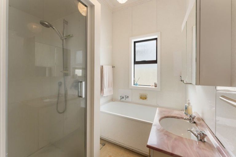 Photo of property in 4 Roxburgh Grove, Petone, Lower Hutt, 5012