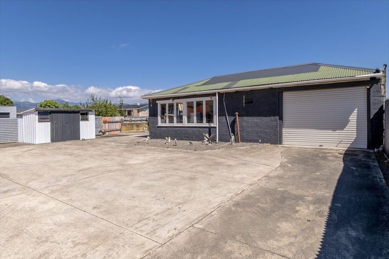 Photo of property in 2 Lincoln Place, Levin, 5510