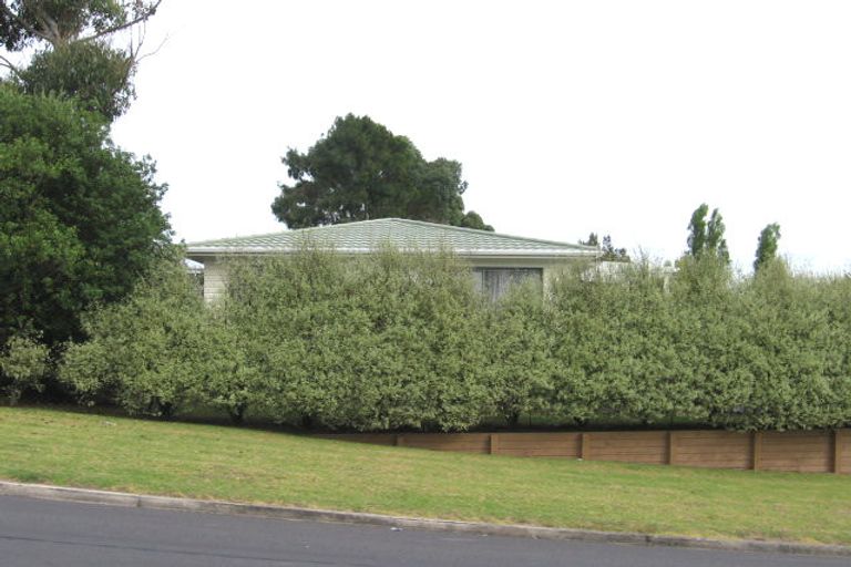 Photo of property in 1 Cyril Crescent, West Harbour, Auckland, 0618