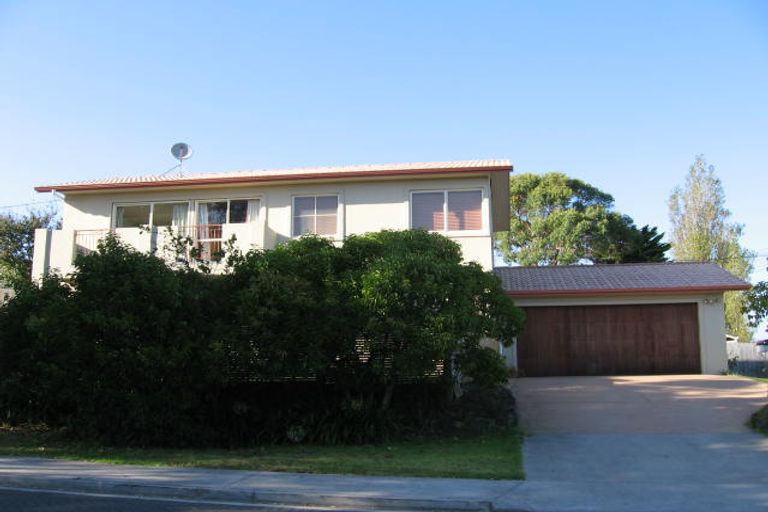 Photo of property in 2/1 Saint Clair Place, Browns Bay, Auckland, 0630