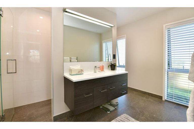 Photo of property in 69 Hillcrest Road, Hatfields Beach, Orewa, 0931