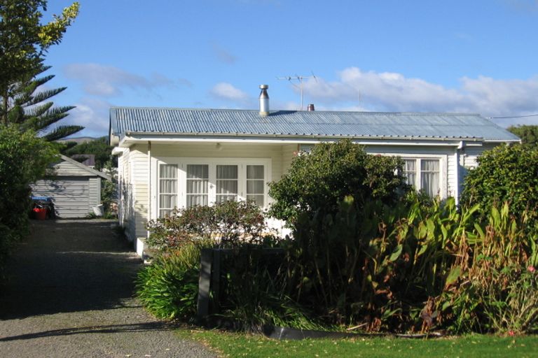 Photo of property in 14 Ngapaki Street, Waikanae Beach, Waikanae, 5036