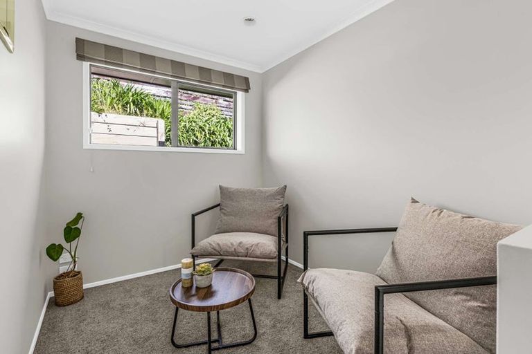 Photo of property in 23 York Crescent, Westown, New Plymouth, 4310