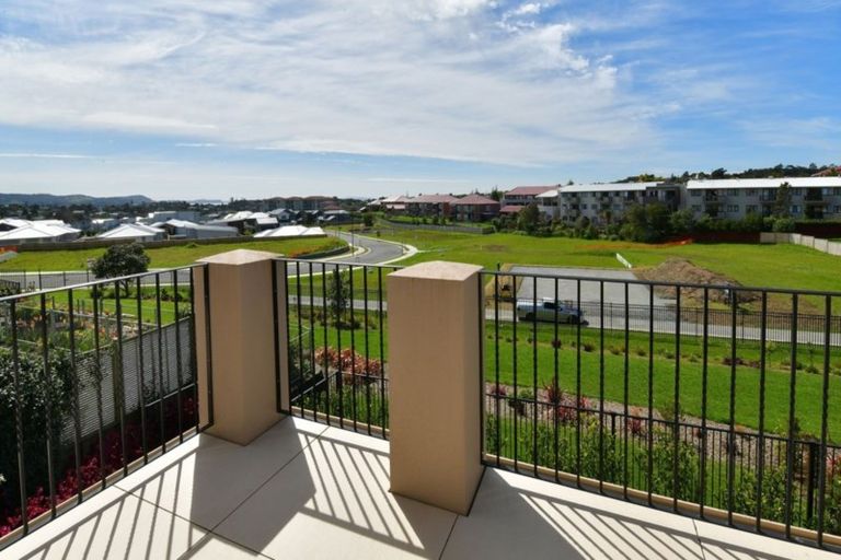 Photo of property in 2/126 Whangaparaoa Road, Red Beach, 0932