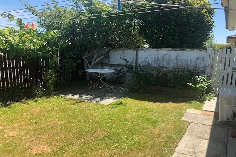 Photo of property in 1/72 Royal Park Drive, Parklands, Christchurch, 8083