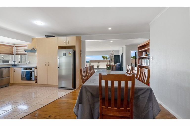 Photo of property in 137 Carlisle Road, Northcross, Auckland, 0632