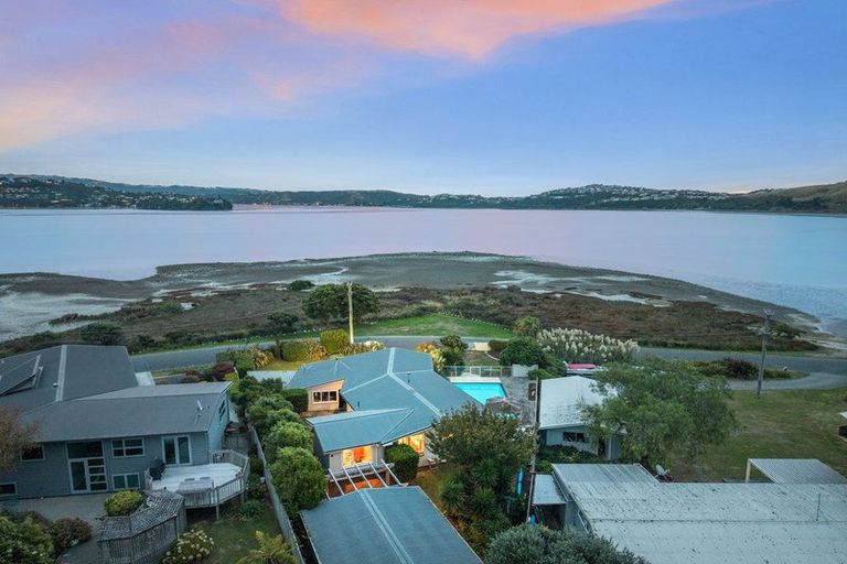 Photo of property in 7 Motukaraka Point, Pauatahanui, Porirua, 5381