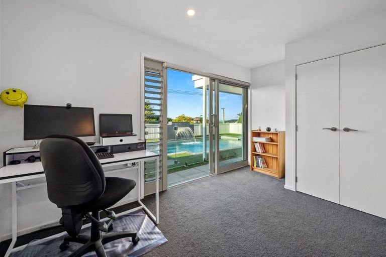Photo of property in 15 Beechwood Road, Rothesay Bay, Auckland, 0630