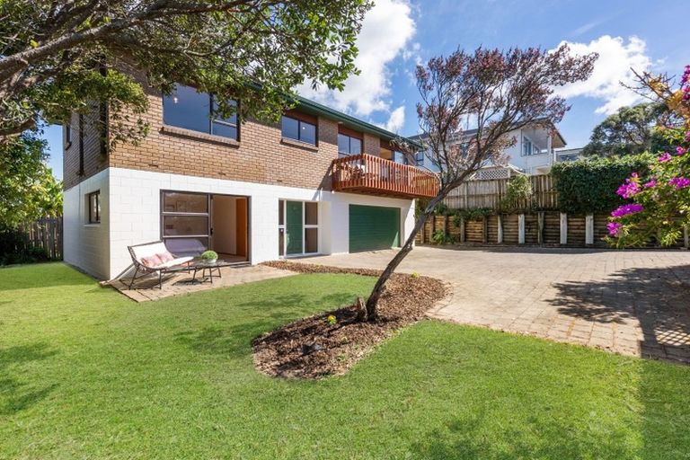 Photo of property in 2/12 East Coast Road, Milford, Auckland, 0620