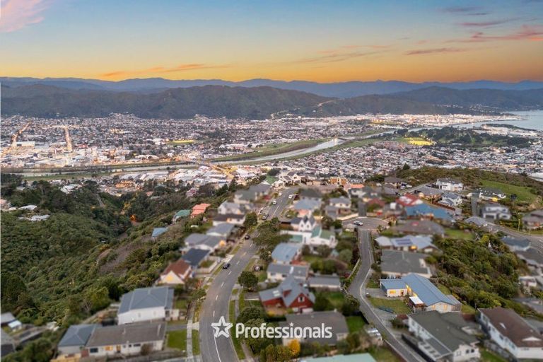 Photo of property in 9 Lemonwood Grove, Maungaraki, Lower Hutt, 5010