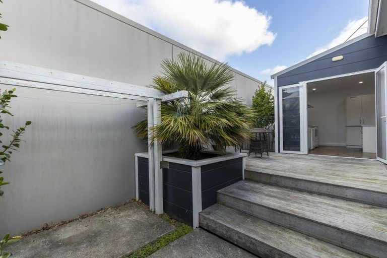 Photo of property in 210 Courtenay Street, New Plymouth, 4312