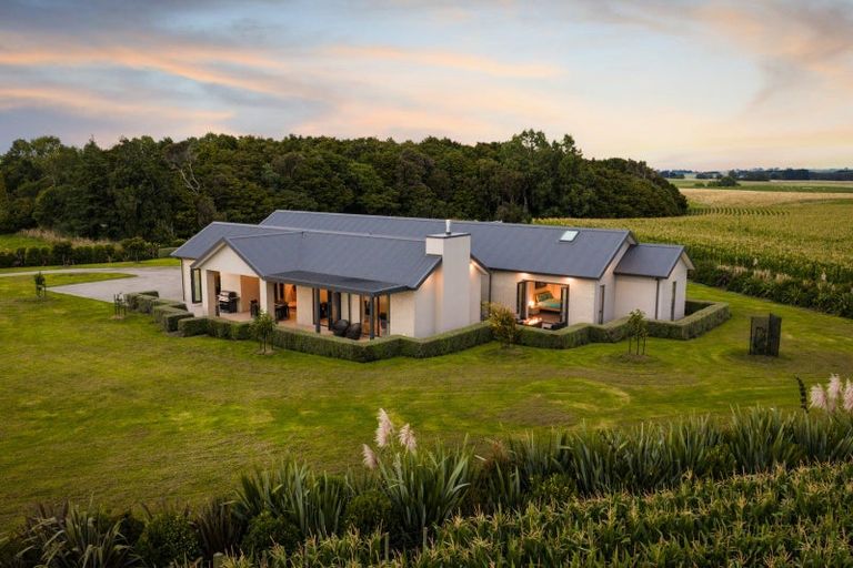 Photo of property in 581 Lethbridge Road, Halcombe, Feilding, 4775