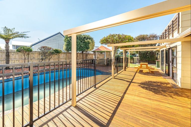 Photo of property in 12 Akepiro Place, Tawhero, Whanganui, 4501