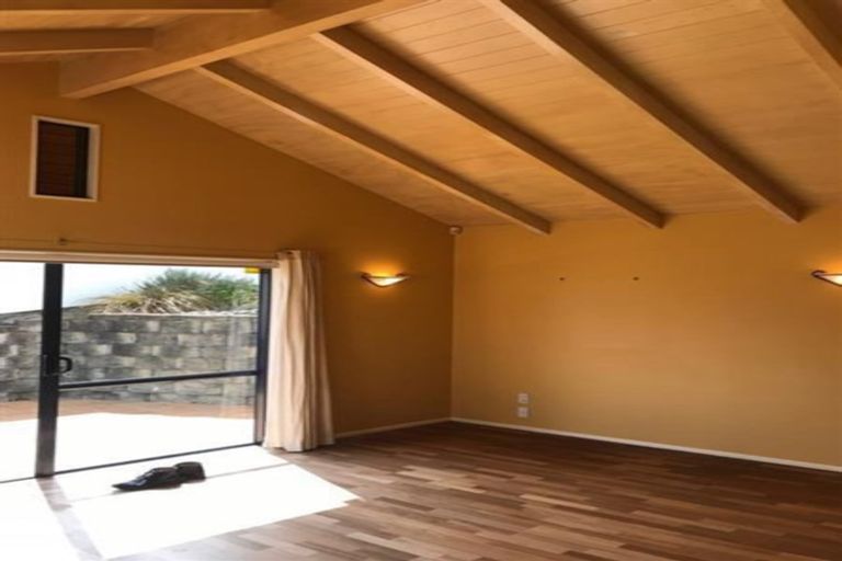 Photo of property in 10 Chamari Close, Titirangi, Auckland, 0604