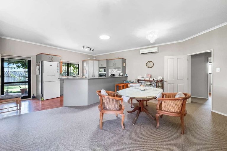 Photo of property in 20 Paraekaretu Street, Hunterville, 4730