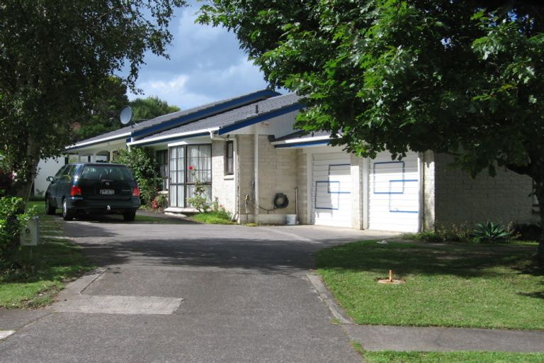 Photo of property in 6 Birman Close, Half Moon Bay, Auckland, 2012