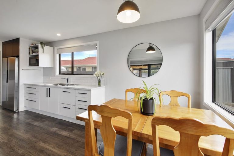 Photo of property in 6 Oakley Crescent, Hornby, Christchurch, 8042