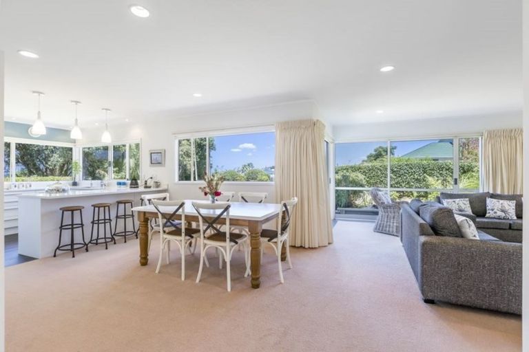 Photo of property in 896 Whangaparaoa Road, Manly, Whangaparaoa, 0930
