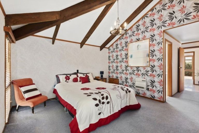 Photo of property in 5 Dalton Grove, Stokes Valley, Lower Hutt, 5019