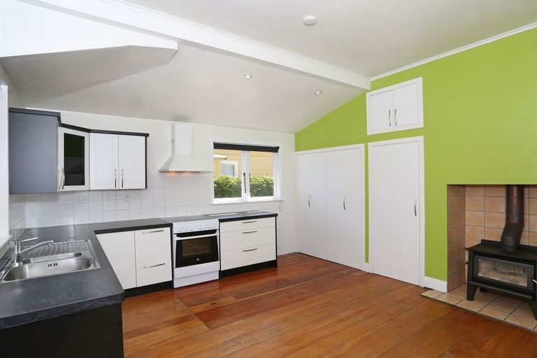 Photo of property in 390 Featherston Street, Palmerston North, 4414