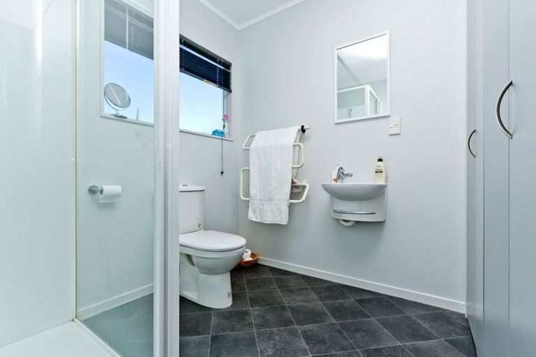 Photo of property in 8 Halberg Street, Glenfield, Auckland, 0629