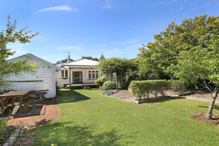 Photo of property in 390 Featherston Street, Palmerston North, 4414