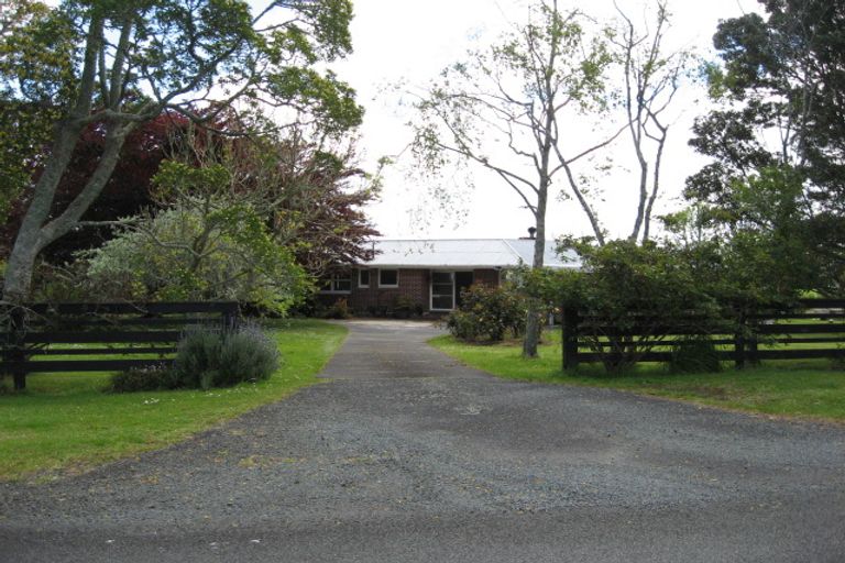 Photo of property in 72 Hanham Road, Kumeu, 0891