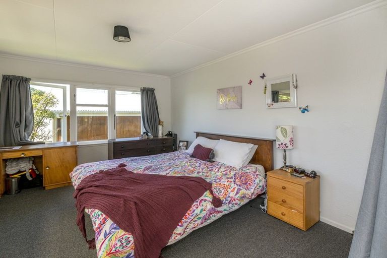 Photo of property in 15 Mahoe Street, Otaki Beach, Otaki, 5512