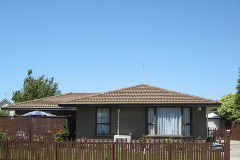 Photo of property in 8 Mchaffies Place, Wainoni, Christchurch, 8061