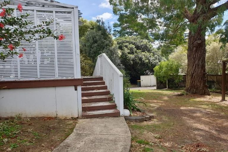 Photo of property in 1 Hellyers Street, Birkdale, Auckland, 0626