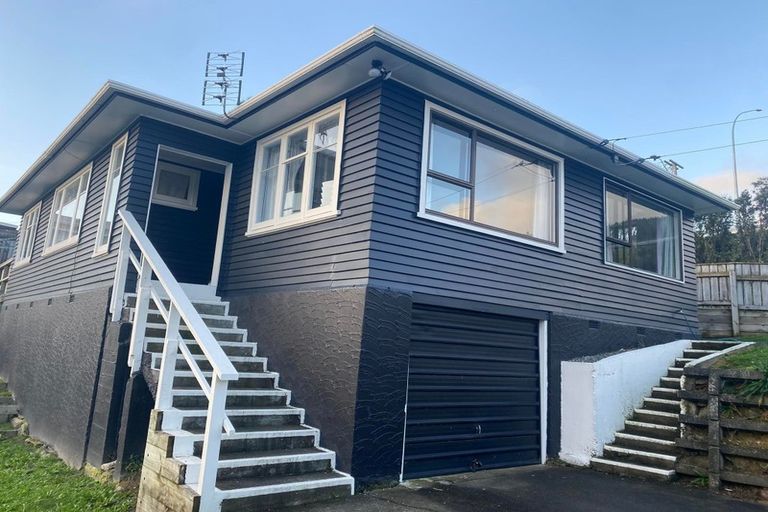 Photo of property in 27 Mexted Terrace, Tawa, Wellington, 5028