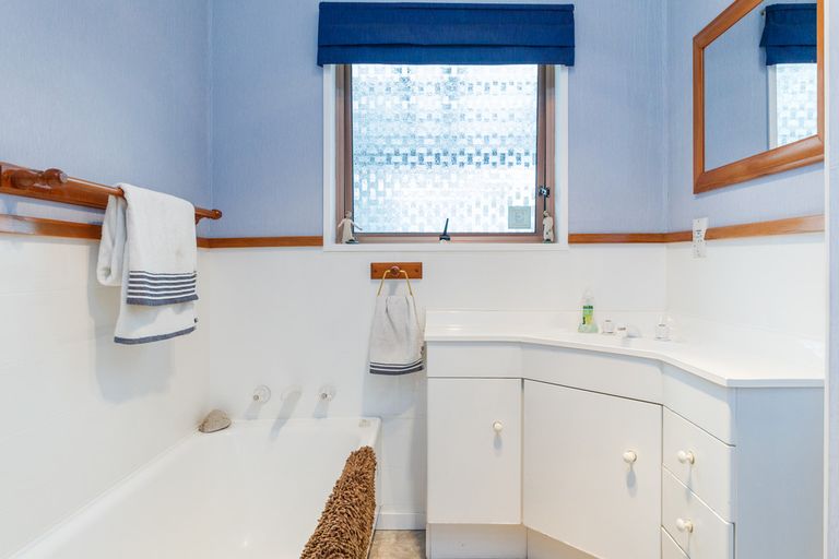 Photo of property in 6 Paradise Place, Milson, Palmerston North, 4414