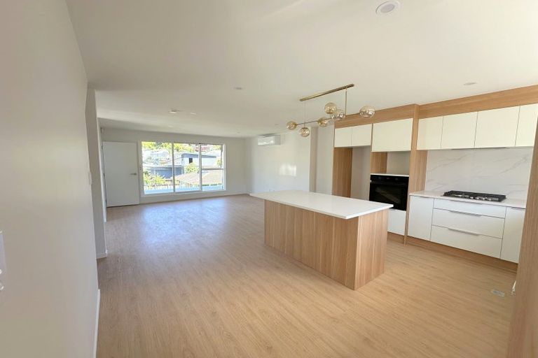 Photo of property in 15c Blenheim Street, Glenfield, Auckland, 0629