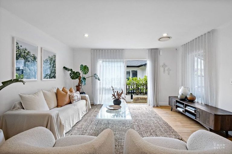 Photo of property in 82e Verbena Road, Birkdale, Auckland, 0626