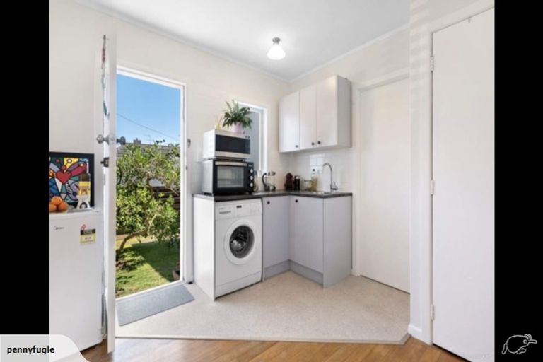 Photo of property in 2/17 Stratford Avenue, Milford, Auckland, 0620