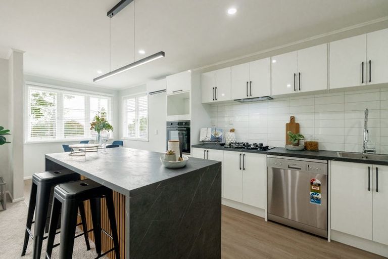 Photo of property in 15 Peters Avenue, Cloverlea, Palmerston North, 4412