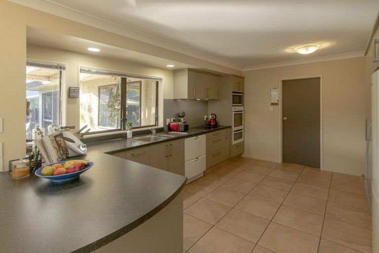 Photo of property in 18 Bishops Close, Greenmeadows, Napier, 4112