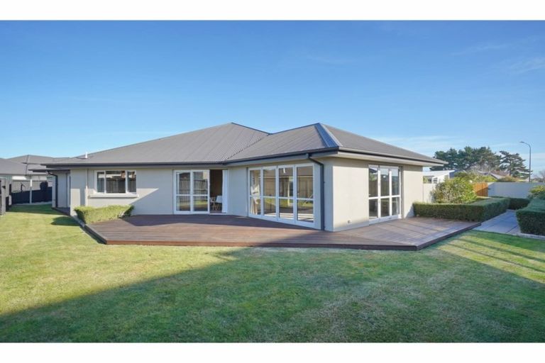 Photo of property in 5 Corsican Grove, Parklands, Christchurch, 8083