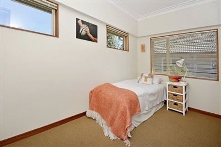 Photo of property in 28 Churchill Road, Murrays Bay, Auckland, 0630