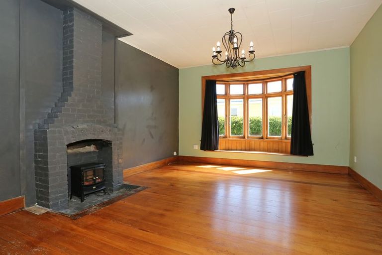 Photo of property in 390 Featherston Street, Palmerston North, 4414