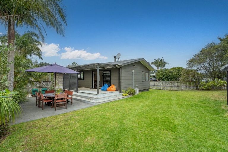 Photo of property in 29 Oyster Drive, Cooks Beach, Whitianga, 3591