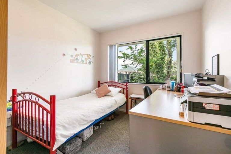 Photo of property in 2 Braeburn Place, Takanini, 2112